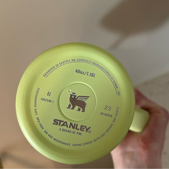 Stanley Quencher H2.0 FlowState Tumbler 40oz (Citron) - Picture 4 of 6